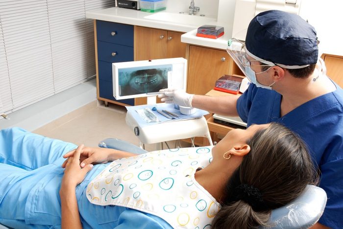 Devenir assistant dentaire en clinique